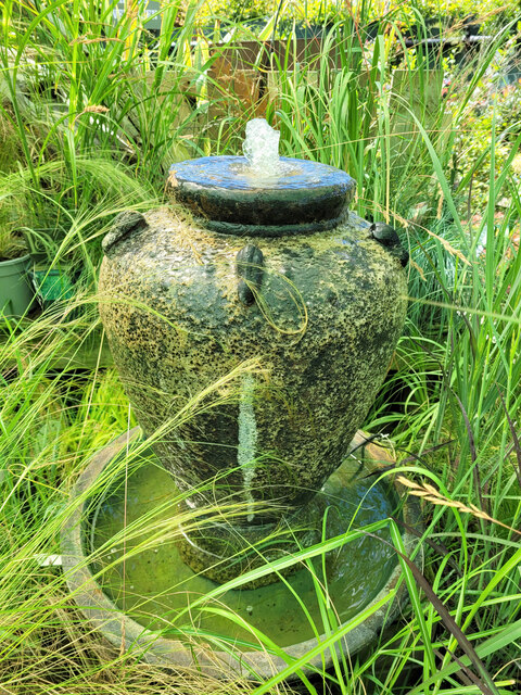 Urn-shaped water feature