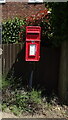 Elizabeth II postbox on Head Hill Road, Goodnestone