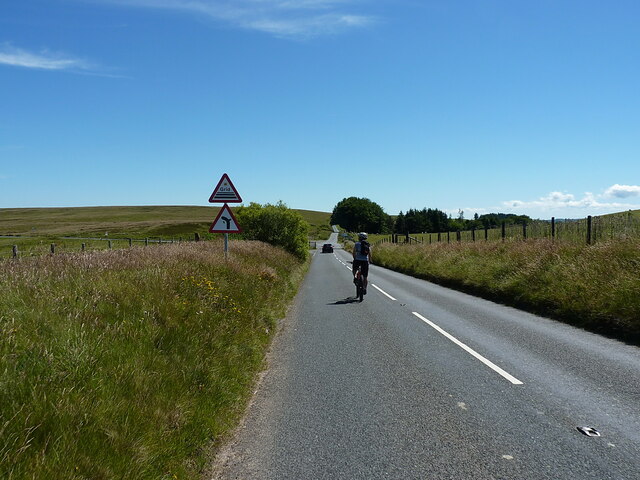 Approaching the cattle grid and junction at Crugynnau