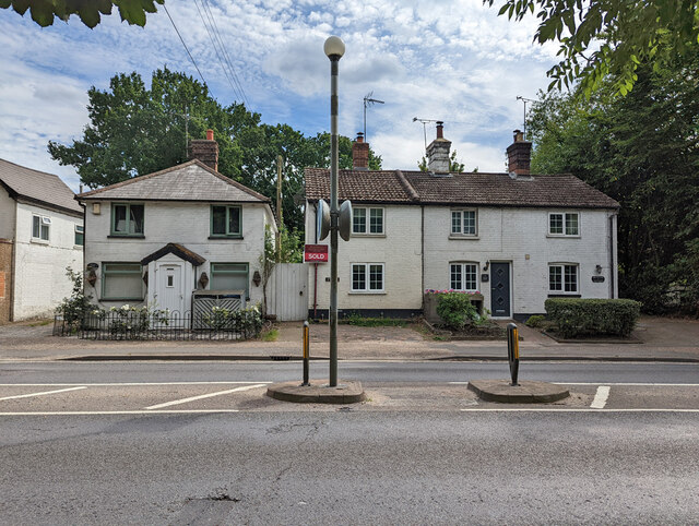 Cottages on A264 Copthorne Common Road © Robin Webster cc-by-sa/2.0 ...