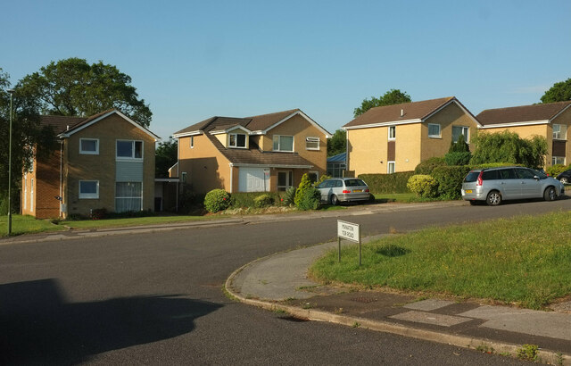 Longmead Road © Derek Harper :: Geograph Britain and Ireland