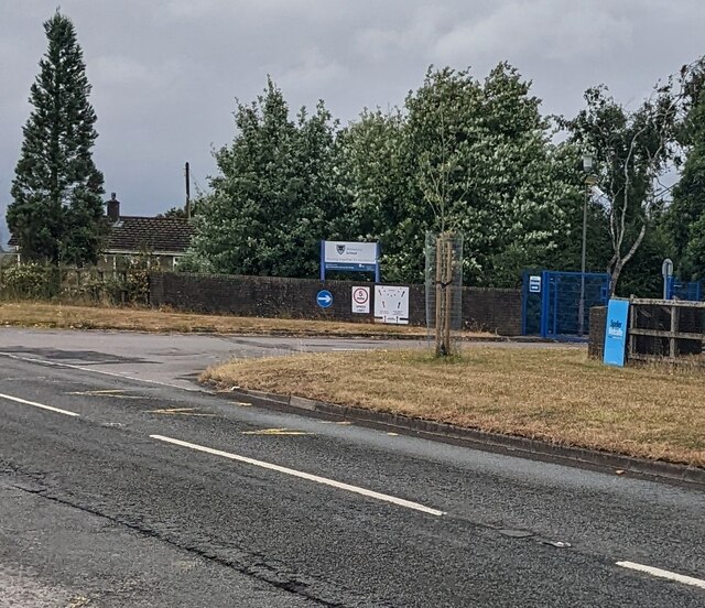 School entrance, Alveston, South... © Jaggery :: Geograph Britain and ...