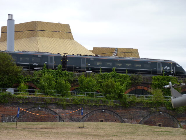 A GWR train passing The Hive, Worcester