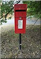 Elizabeth II postbox on Bagshot Road, West End