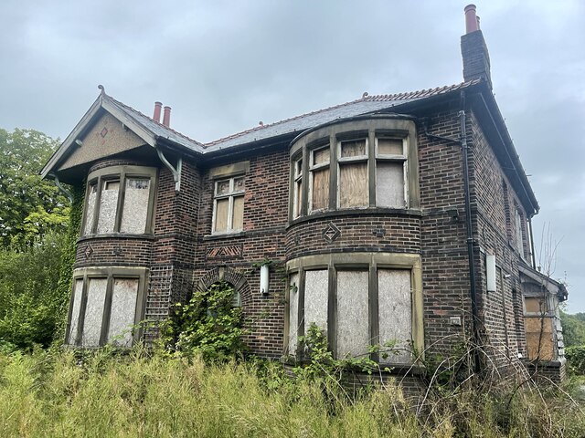 Grand house - 1920 style - abandoned