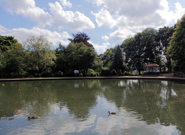 Lake, Crow Nest Park, Dewsbury © habiloid :: Geograph Britain and Ireland