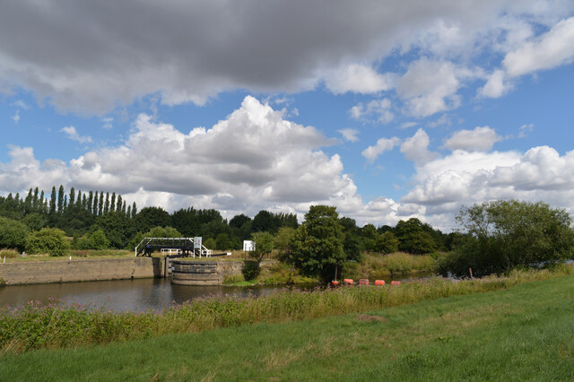 Lupset Pond, Wakefield - area information, map, walks and more