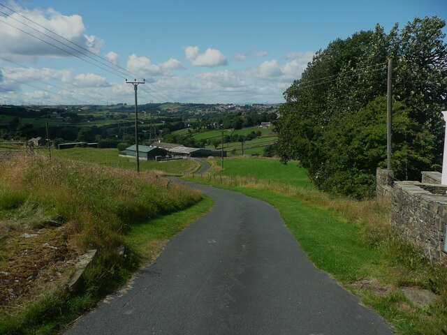 Bradford West Footpath 89 on the... © Humphrey Bolton cc-by-sa/2.0 ...