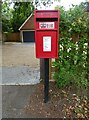 Elizabeth II postbox on Elvetham Road, Fleet