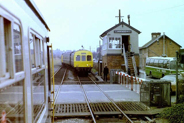 Trains passing at Llandrindod Wells signalbox, 1983