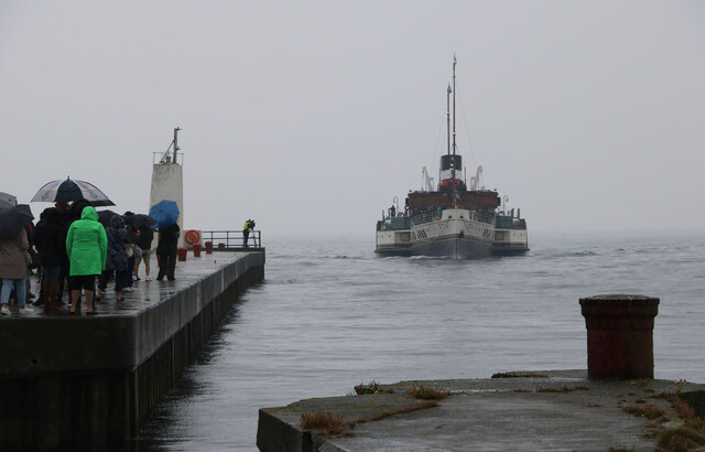 The "Waverley" arriving at Girvan Harbour
