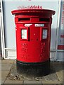 Double aperture Elizabeth II postbox on Windsor Street, Chertsey