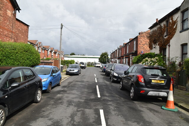 Mather Rd © N Chadwick cc-by-sa/2.0 :: Geograph Britain and Ireland