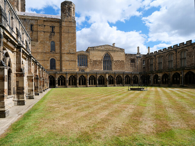 Lavatorium in centre of Cloister Garth