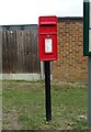 Elizabeth II postbox on Highwood Road, Loves Green