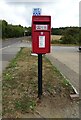 Elizabeth II postbox on South Hill (B1007)