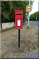 Elizabeth II postbox on High Road, Langdon Hills