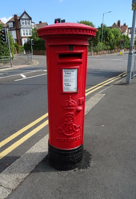 Edward VII postbox on Kings Road © JThomas :: Geograph Britain and Ireland