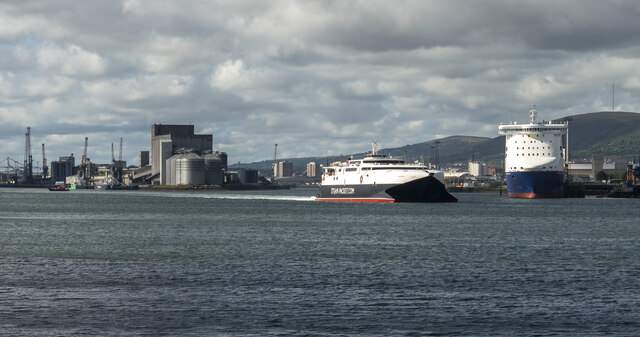 The 'Manannan' departing Belfast © Rossographer :: Geograph Ireland