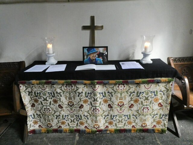 St Mark, Englefield: altar