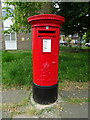 Elizabeth II postbox on High Street, Cranford