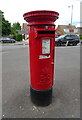 Elizabeth II postbox on Parlaunt Road, Slough