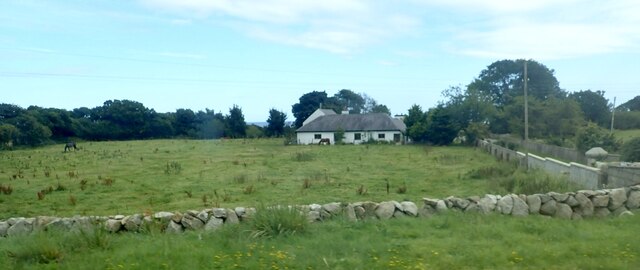 Traditional cottage with a paddock between the A2 and the sea