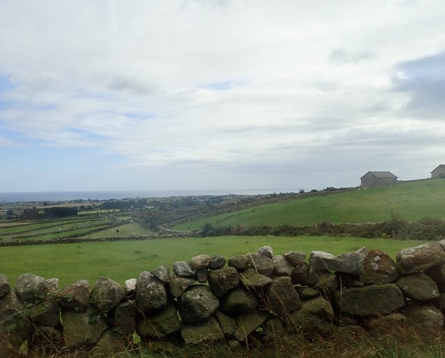 Stone walled fields and a field barn south of the Head Road