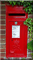 Elizabeth II postbox on Hyde End Road (B3349), Spencers Wood