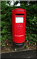 Elizabeth II postbox on Barkham Road, Wokingham