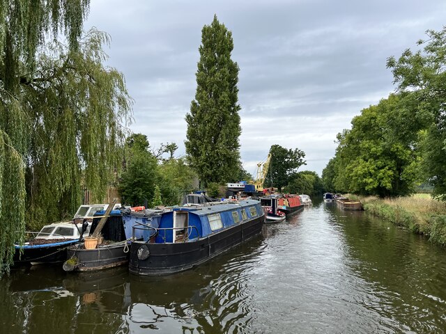 Boats moored at Stretton Wharf