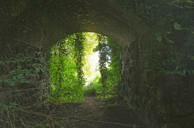 Tunnel through embankment © Derek Harper cc-by-sa/2.0 :: Geograph ...