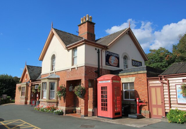 Bewdley Station: external view with K4 telephone box
