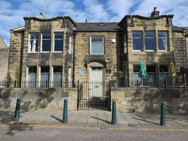 The Laird's House, Front Street West,... © Geoff Holland cc-by-sa/2.0 ...