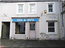 NT4728 : Closed shop, High Street, Selkirk by Richard Webb