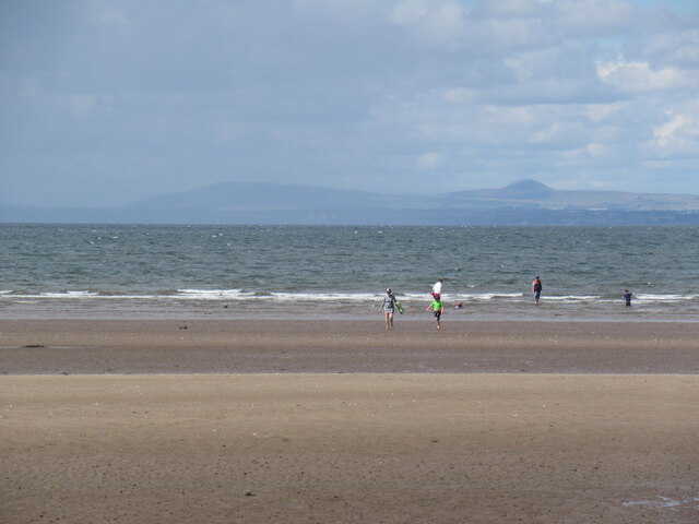 Seton Sands © Richard Webb cc-by-sa/2.0 :: Geograph Britain and Ireland