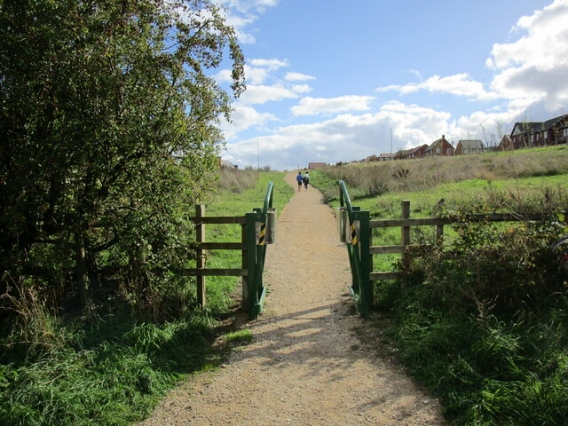 Footpath to Lindhurst Way West