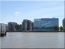 TQ2777 : Flats and offices on the River Thames, Battersea by JThomas