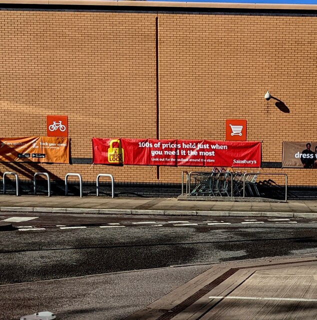 £ Price Lock banner, Sainsbury's,... © Jaggery cc-by-sa/2.0 :: Geograph ...