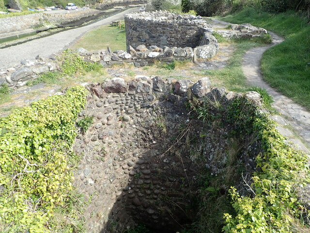 Looking Down Into The Lime Kilns At... © Eirian Evans Cc-by-sa/2.0 ...