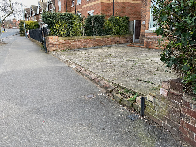 A front garden's fate, Emscote Road,... © Robin Stott cc-by-sa/2.0 ...