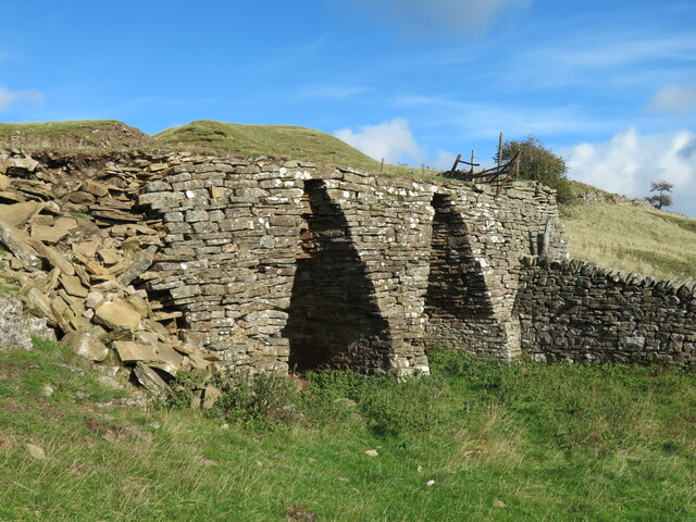 Old lime kilns on the hillside © Gordon Hatton cc-by-sa/2.0 :: Geograph ...