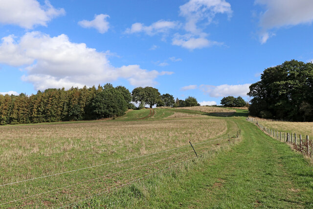 Farmland with bridleway east of Higford... © Roger Kidd cc-by-sa/2.0 ...