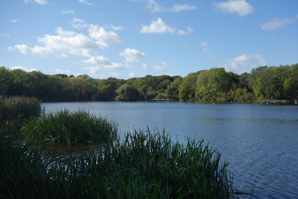 South end of Coate Water © Des Blenkinsopp cc-by-sa/2.0 :: Geograph ...