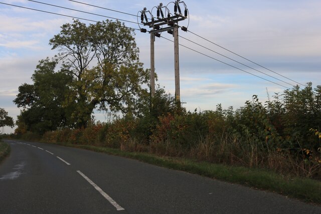 Power lines on Brafield Road, Lower End