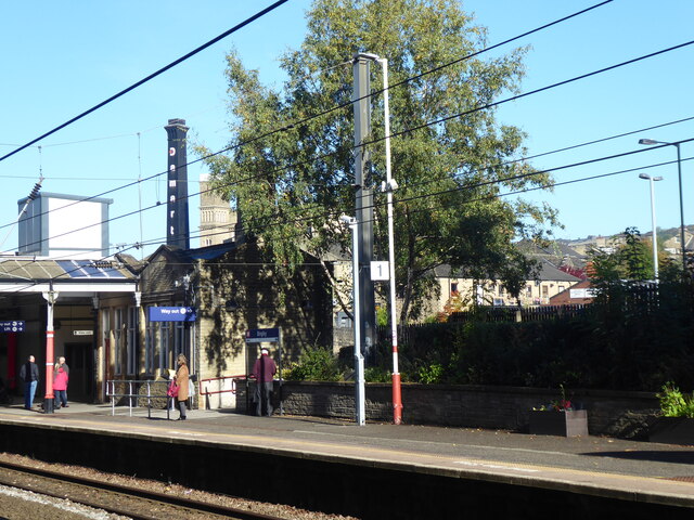 Bingley Railway Station © Oliver Dixon cc-by-sa/2.0 :: Geograph Britain ...