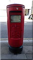 Elizabeth II postbox on Bargates