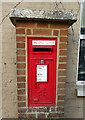 Elizabeth II postbox on Ringwood Road