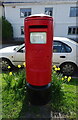 Elizabeth II postbox on Lower Road