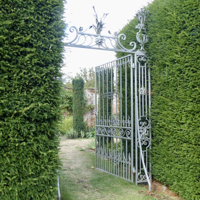 Ornamental Gate, Hampton Court Castle Gardens